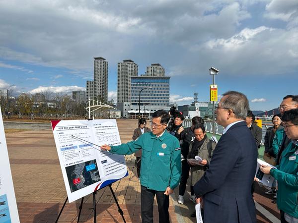 창원시, 해수부 장관에게 마산항 정어리 집단폐사 대책 마련 건의(수산과)창원시, 해수부 장관에게 마산항 정어리 집단폐사 대책 마련 건의(수산과).JPG
