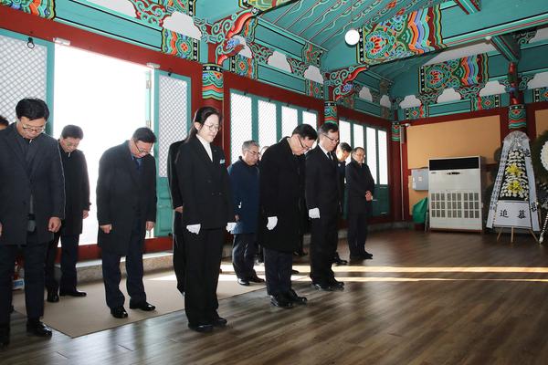 2024년 새해 첫날 홍남표 창원특례시장 3·15 민주 묘지, 충혼탑 신년 참배