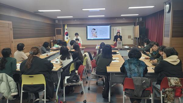 2023년 4분기 양덕2동 아카데미 개최<나를 찾는 이미지메이킹 '퍼스널컬러'>