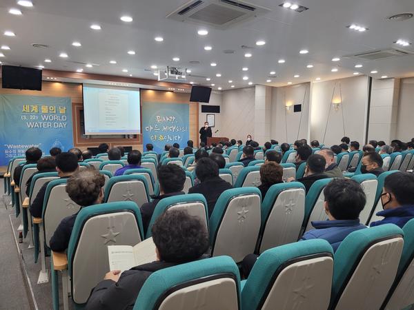 창원시, 시내버스 운수종사자 안전운행 및 친절 교육 실시창원시, 시내버스 운수종사자 안전운행 및 친절 교육 실시(버스운영과) (1).jpg