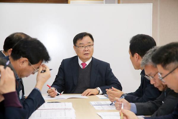 홍남표 시장, 혁신성장 가속화를 위한 시정 운영 본격 드라이브★홍남표 시장, 혁신성장 가속화를 위한 시정 운영 본격 드라이브(정책기획관) (1).jpg
