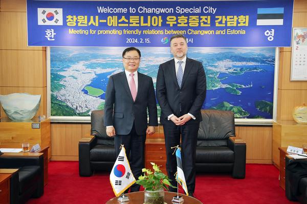 홍남표 창원시장, 스텐 슈베데 주한 에스토니아 대사 접견★홍남표 창원시장, 스텐 슈베데 주한 에스토니아 대사 접견(투자유치단) (2).jpg