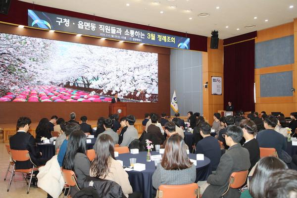 홍남표 창원특례시장, 직원들과 소통하는 3월 정례조회 개최★홍남표 창원특례시장, 직원들과 소통하는 3월 정례조회 개최(자치행정과) (1).jpg