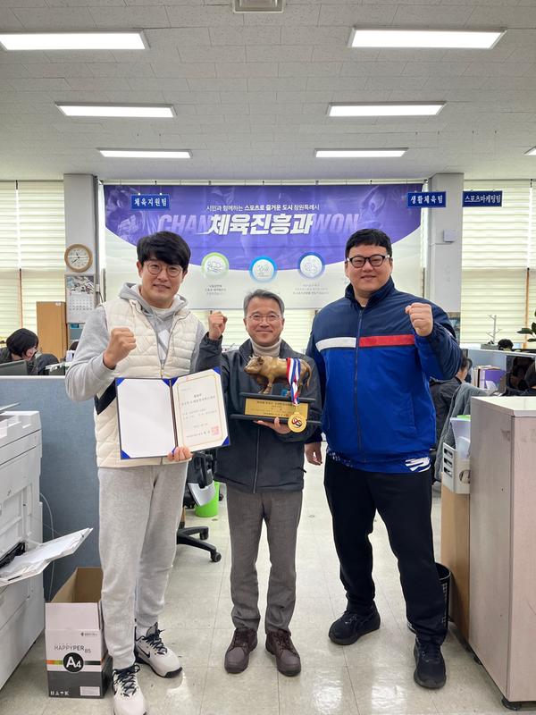 창원특례시청 씨름부, 절정의 기량을 뽐내다!창원특례시청 씨름부, 절정의 기량을 뽐내다!(체육진흥관) (1).jpg