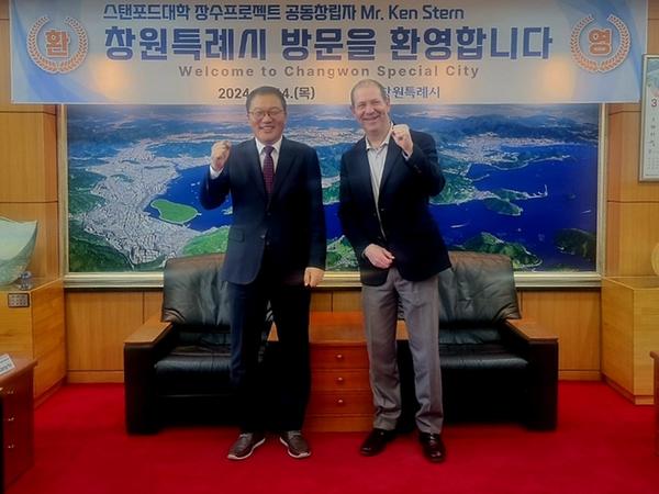 켄 스턴, 우수 평생학습도시 사례 조사 위해 창원시 찾았다켄 스턴, 우수 평생학습도시 사례 조사 위해 창원시 찾았다(평생교육과) (1).jpg