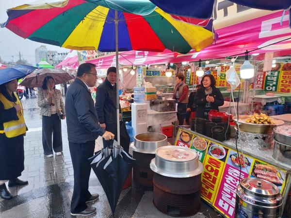 장금용 창원시 1부시장 진해군항제 바가지요금 재점검장금용 창원시 1부시장 진해군항제 바가지요금 재점검(지역경제과) (1).jpeg