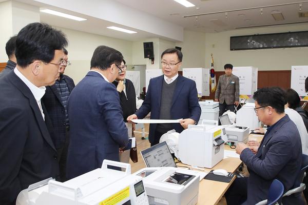 창원특례시, 사전투표 하루 앞두고 사전 투표소 최종점검★창원특례시, 사전투표 하루 앞두고 사전 투표소 최종점검(자치행정과).jpg