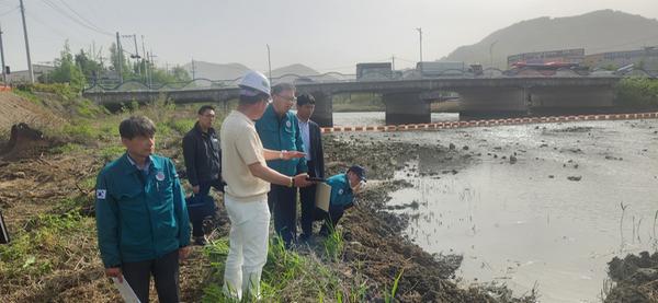 장금용 제1부시장, 23년 재난피해 복구 현장 점검장금용 제1부시장, 23년 재난피해 복구 현장 점검(재난대응담당관)-창원천 점검사진.jpg