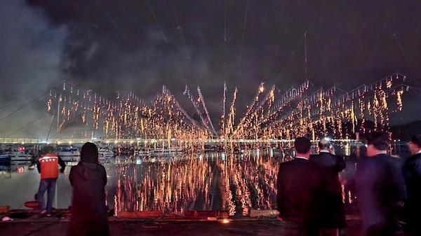 2024 창원 진동불꽃낙화축제 개최...4월의 밤바다를 수놓아★2024 창원 진동불꽃낙화축제 개최...4월의 밤바다를 수놓아(문화예술과) (1).jpg