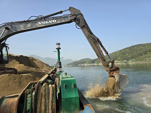 창원특례시, 모래 살포로 가자미류 산란·서식장 조성창원특례시, 모래 살포로 가자미류 산란·서식장 조성(수산과) (1).jpg