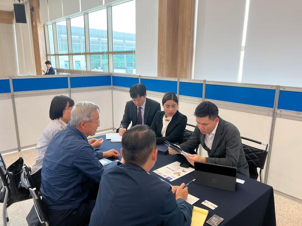 2024 이순신방위산업전을 통해 창원방산중소기업 수출길 활짝 열었다2024 이순신방위산업전을 통해 창원방산중소기업 수출길 활짝 열었다(전략산업과) (1).jpg