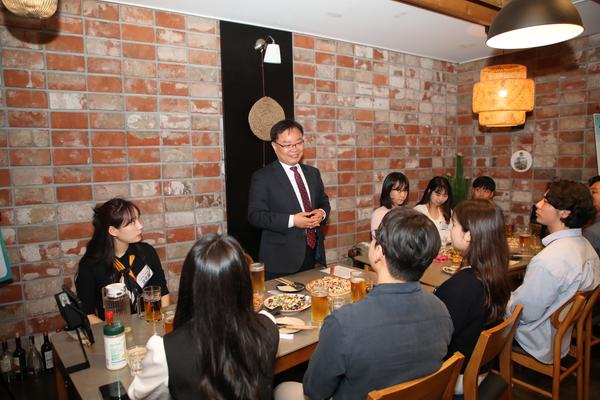 홍남표 창원특례시장, 새내기 공무원들과 소통자리★홍남표 창원특례시장, 새내기 공무원들과 소통자리(자치행정과) (2).jpg
