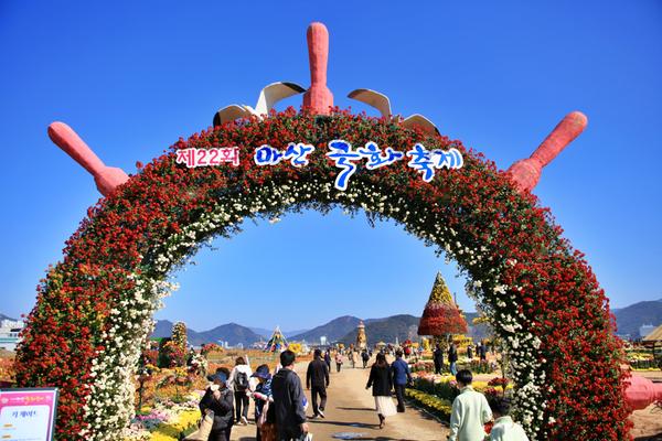 창원특례시, 마산국화축제 진한 가을 국화 향기 남기고 폐막 창원특례시, 마산국화축제 진한 가을 국화 향기 남기고 폐막 (2).jpg
