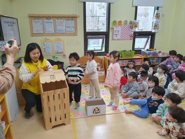 종이팩 분리배출 참가 모습