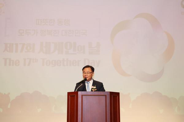 홍남표 창원특례시장, 제17회 세계인의날 기념식 참석★홍남표 창원특례시장, 제17회 세계인의날 기념식 참석(인구정책담당관) (1).jpg