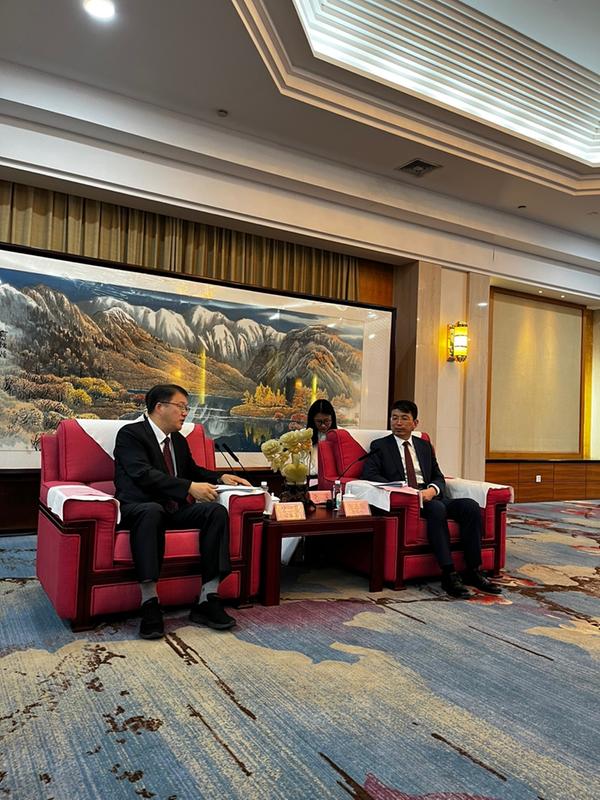 창원특례시, 중국 2개 도시 우호교류 협력체결, 한중 교류 촉진연대시01행사 중 착석환담 사진.jpg