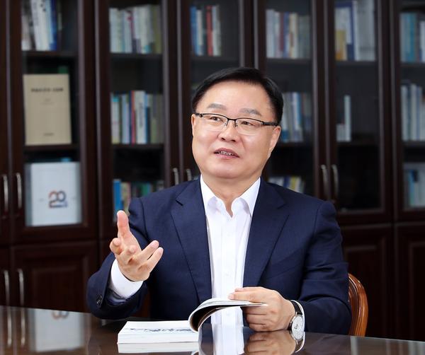 창원대 SW 중심대학 선정...홍남표 시장 ★창원대 SW 중심대학 선정...홍남표 시장 우수인재들 창원산업혁신파크 조성에 기여할 것(미래전략과)02.jpg