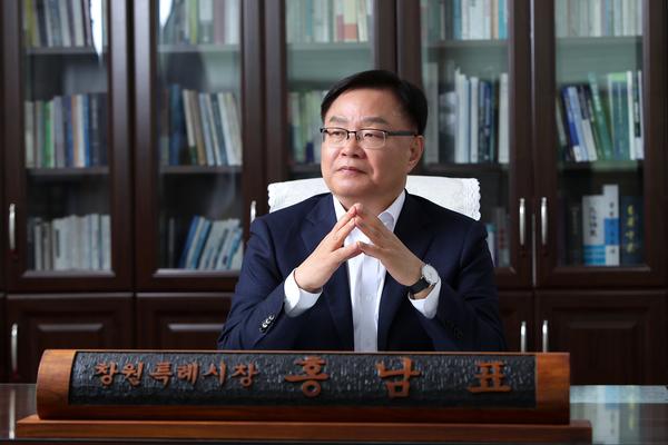 홍남표 창원특례시장, 프랑스에서 창원 미래 50년 혁신 방안 찾는다★홍남표 창원특례시장, 프랑스에서 창원 미래 50년 혁신 방안 찾는다(투자유치단).jpg