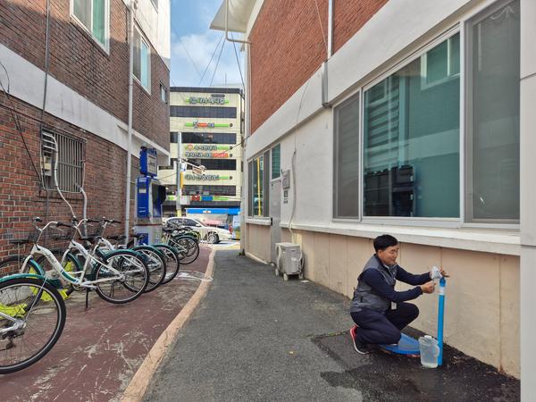 창원특례시 하절기 깔따구 유충 발생 대비 감시 강화창원특례시 하절기 깔따구 유충 발생 대비 감시 강화(수질연구센터) (1).jpg