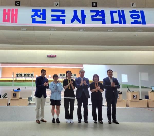 조명래 제2부시장, 제6회 창원특례시장배 전국사격대회 시상조명래 제2부시장, 제6회 창원특례시장배 전국사격대회 시상(체육진흥과) (1).jpeg