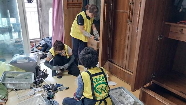 창원시재능기부뱅크, 중증장애인 세대 주거환경 정리 봉사활동창원시재능기부뱅크, 중증장애인 세대 주거환경 정리 봉사활동(사회복지과) (1).jpg