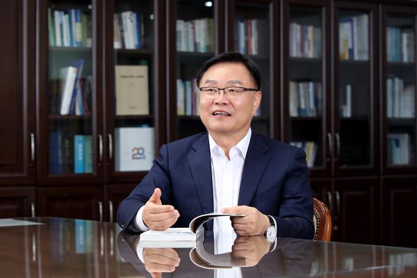 홍남표 창원특례시장, 대한민국 원전 15년 만의 수출 성사 환영KakaoTalk_20240419_133525208_05.jpg