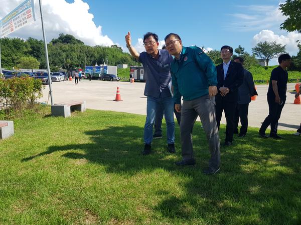 장금용 창원특례시 제1부시장, 폭염 대비 파크골프장 시설 점검 나서장금용 창원특례시 제1부시장, 폭염 대비 파크골프장 시설 점검 나서(체육진흥과).jpg