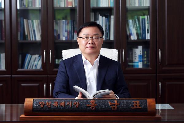 홍남표 창원특례시장, “폭염 시 현장 근로자 안전 당부”서한문 발송★홍남표 창원특례시장, “폭염 시 현장 근로자 안전 당부”서한문 발송(지역경제과).jpg