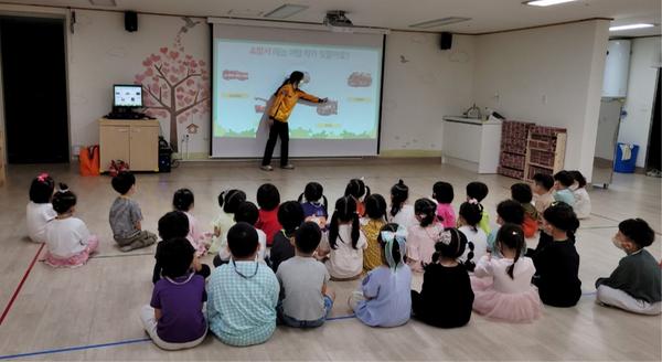 웅천초 병설유치원 소방안전교육 '불나면 대피먼저'