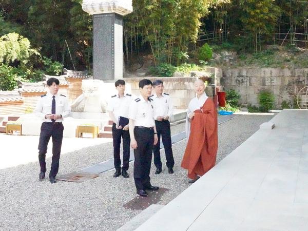 2023. 5. 17. 이기오 의창소방서장, 부처님 오신날 대비 화재안전컨설팅