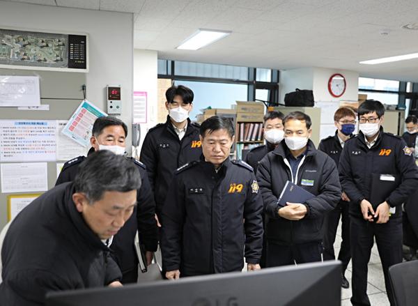 2023. 2. 10. 마산소방서장, &lsquo;초고층 메트로시티 2단지&rsquo; 화재 안전 현장 행정지도