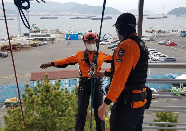 신임 소방공무원 로프 활용 인명구조 훈련 실시