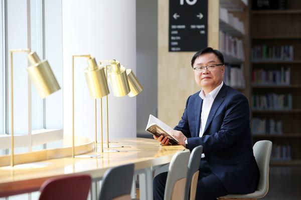 홍남표 창원특례시장, “AI·빅데이터 기반 의료바이오 첨단기기 제조산업 집중육성”★홍남표 창원특례시장, “AI·빅데이터 기반 의료바이오 첨단기기 제조산업 집중육성”(미래신산업과) (1).jpg