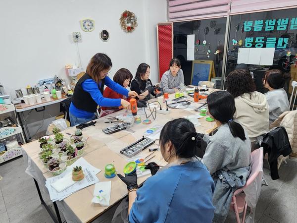 사진1힙팟 다육이 화분 만들기 원데이클래스)