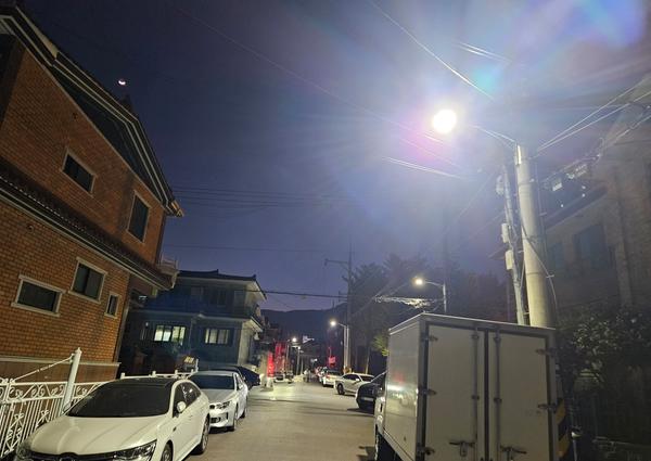 주택가 보안등 교체 공사 완료 