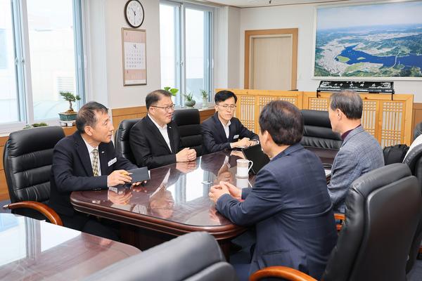 장금용 창원특례시장 권한대행, 시의회 의장과 간담회 개최