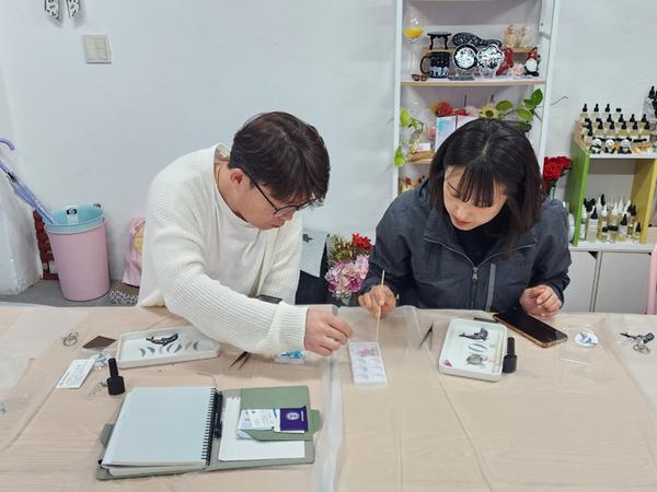 사진1(자개 돌고래 키홀더 만들기 원데이 클래스)