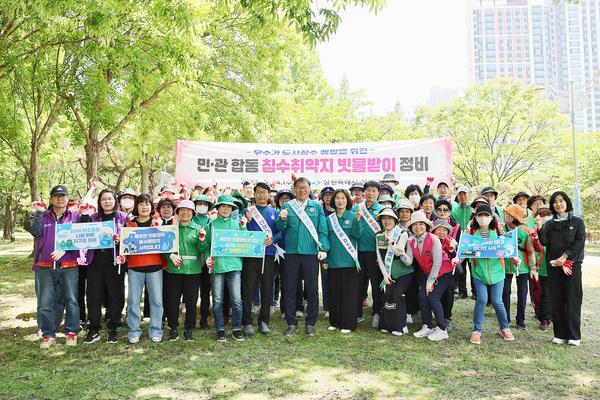 창원특례시, 빗물받이 정비로 침수 예방 총력★창원특례시, 빗물받이 정비로 침수 예방 총력(성산구 중앙동) (1).jpg