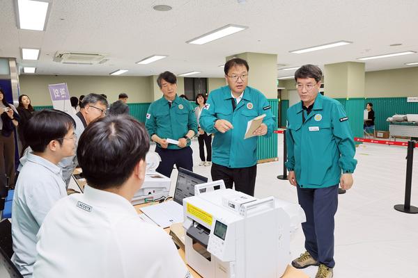창원특례시, 사전투표 하루 앞두고 사전투표소 최종 점검★창원특례시, 사전투표 하루 앞두고 사전투표소 최종 점검(자치행정과) (1).jpg