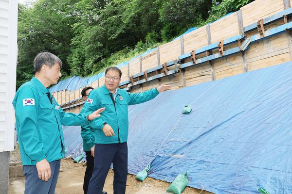 장금용 창원특례시장 권한대행, 태풍 ㆍ장마 대비 침수우려지역 등 현장 점검★장금용 창원특례시장 권한대행,태풍 ㆍ장마 대비 침수우려지역 등 현장 점검(재난대응담당관) (1).jpg