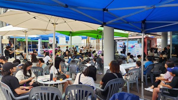 진해중앙시장 가득 번진 색채, 시장에 웃음꽃 활짝진해중앙시장 가득 번진 색채, 시장에 웃음꽃 활짝(지역경제과) (1).jpg