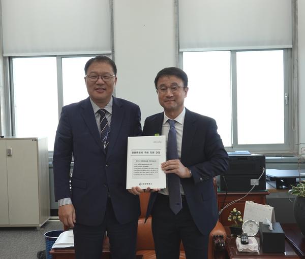 장금용 창원특례시장  권한대행, 2026년 국비 확보 위해 ‘혼신’ 다해★장금용 창원특례시장  권한대행, 2026년 국비 확보 위해 ‘혼신’ 다해(예산담당관) (1)_한병도 예결위 위원장 1.jpg