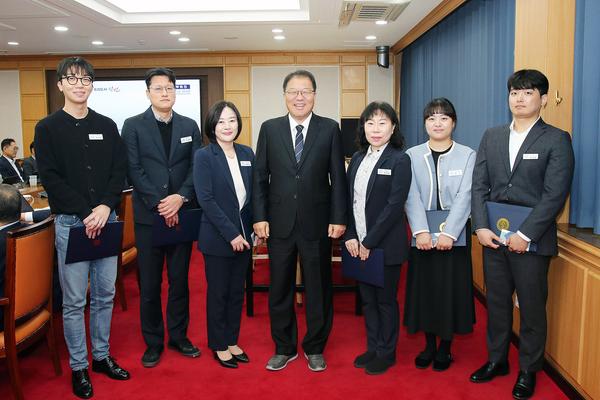 창원특례시, 10월 ‘이달의 우수공무원’ 표창 수여