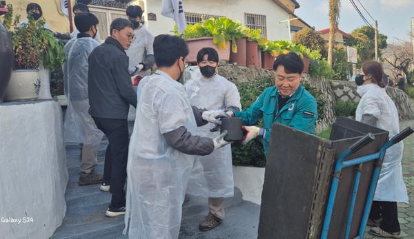 한국마이콤 연탄나눔봉사 동참