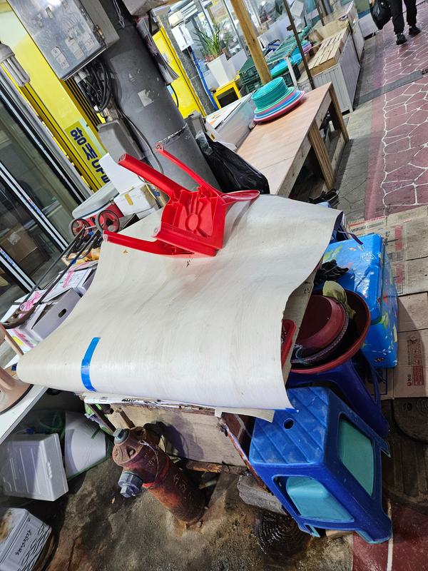 현제 적치물로 인해 소화전만 있지만 2025년6까지 비상소화장치가  있엇습니다