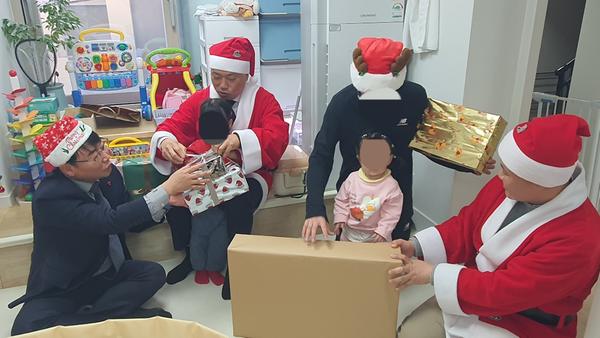 성탄절 소원선물 전달