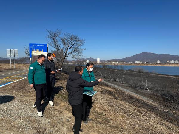 장금용 창원특례시장 권한대행, 대산면 들풀화재 현장점검 나서★장금용 창원특례시장 권한대행, 대산면 들풀화재 현장점검 나서(재난대응담당관)(1).jpg