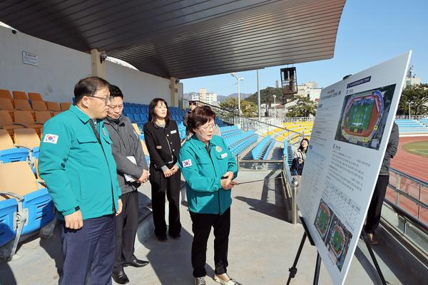장금용 창원특례시장 권한대행, 진해군항제 준비 현장 점검★장금용 창원특례시장 권한대행, 진해군항제 준비 현장 점검(관광과) (1).jpg