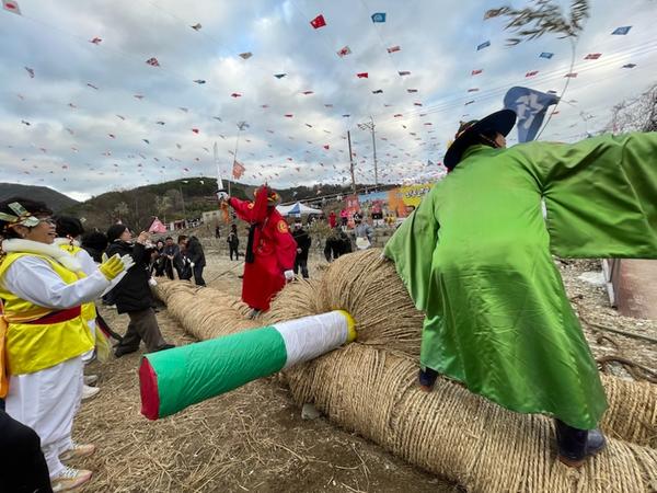 제30회 진동큰줄다리기 및 달맞이 행사 개최제30회 진동큰줄다리기 및 달맞이 행사 개최(문화예술과) (1).jpg