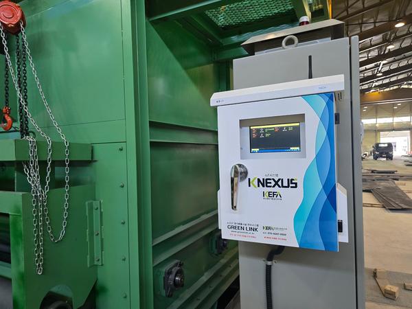 사물인터넷 측정자료 전송장치(게이트웨이)가 부착된 모습창원특례시, 사물인터넷(IoT) 측정기기 부착지원사업 추진(기후대기과) (1).jpg